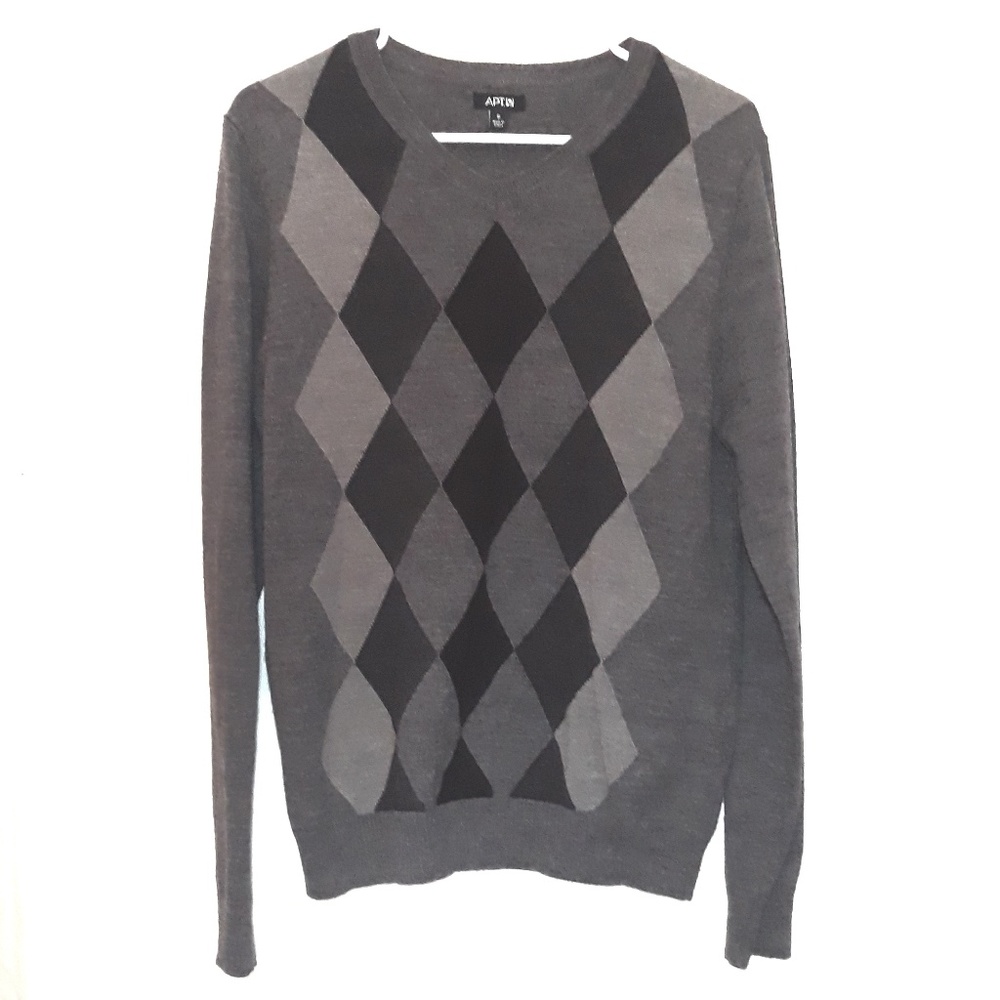 ♥️Bundle&Save♥️ Apt 9 Grey Diamond V-Neck Sweater